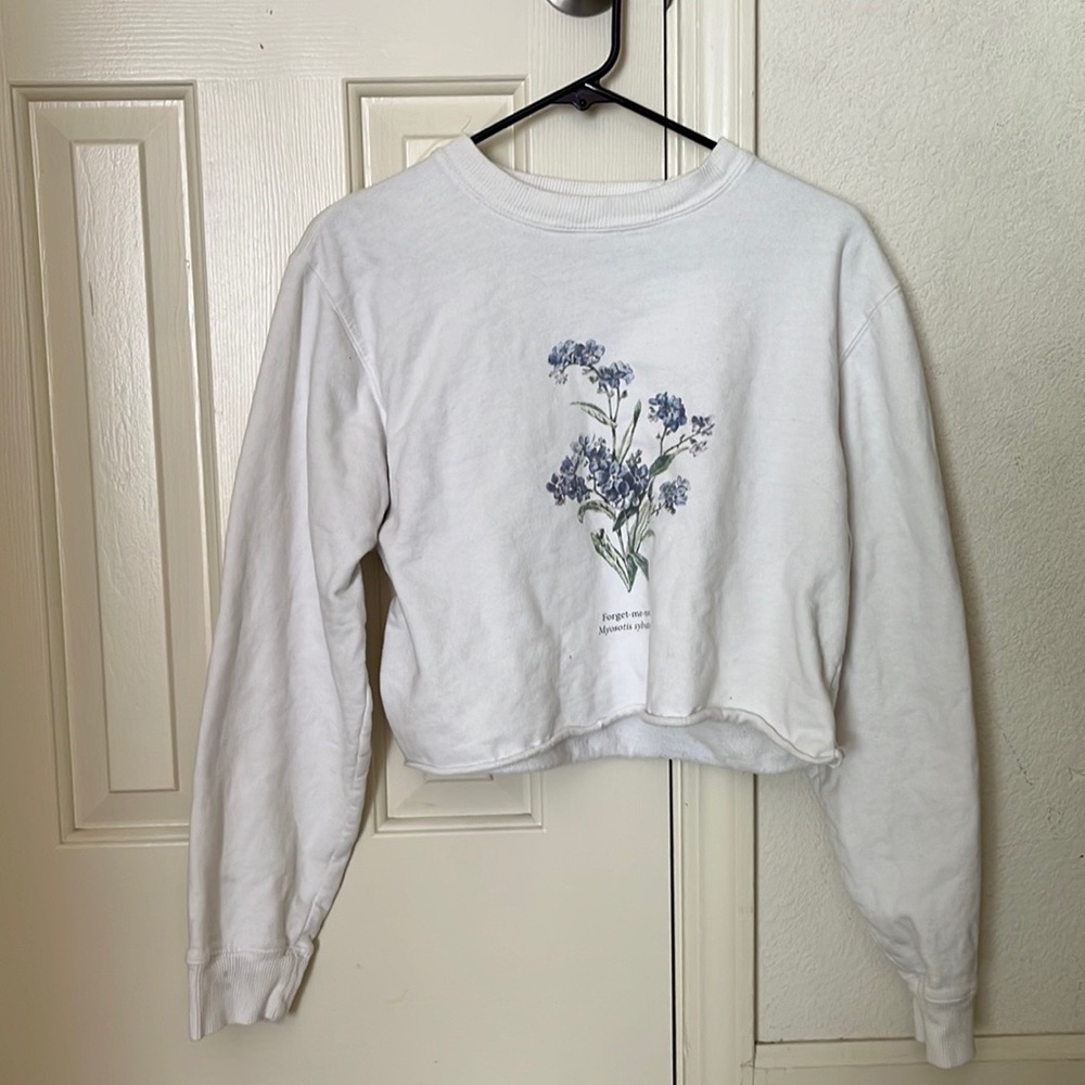 Cropped sweatshirt w/ Floral graphic and lettering